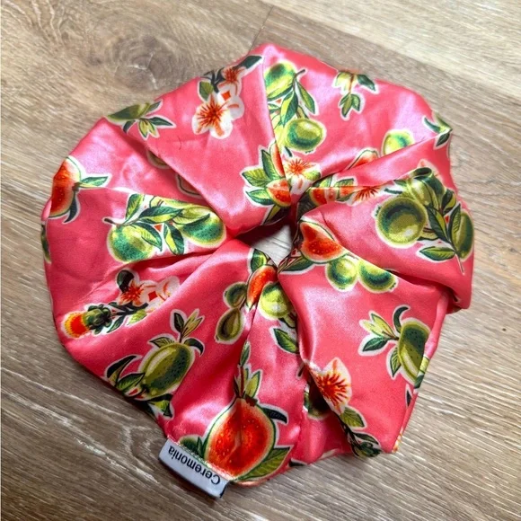 Ceremonia Scalp Masajeador & 100% Satin Scrunchie - Picture 7 of 9